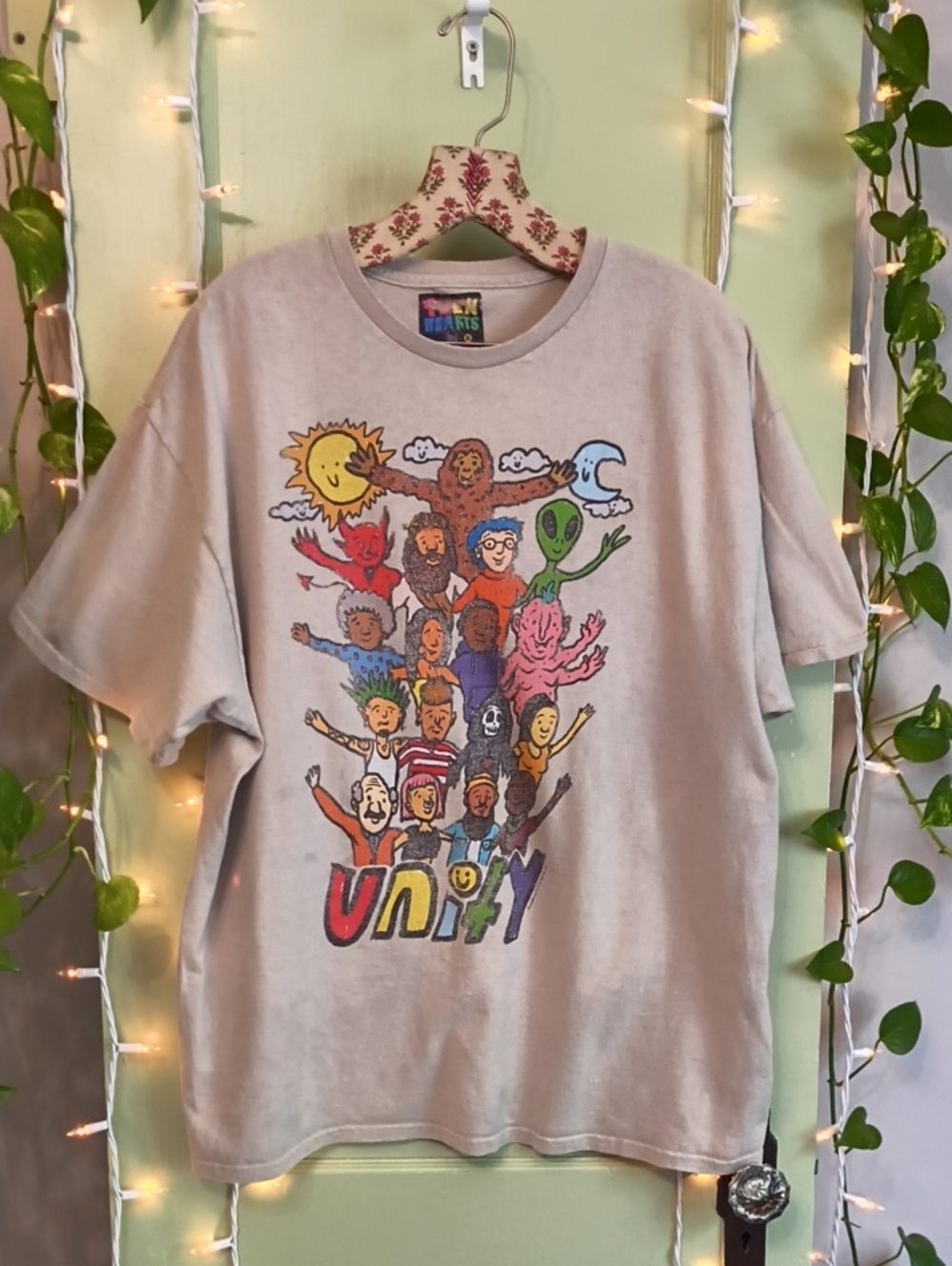 Women's Teen Hearts Unity Beige Sand Alien Devil Human Sasquatch XL T-shirt 👕